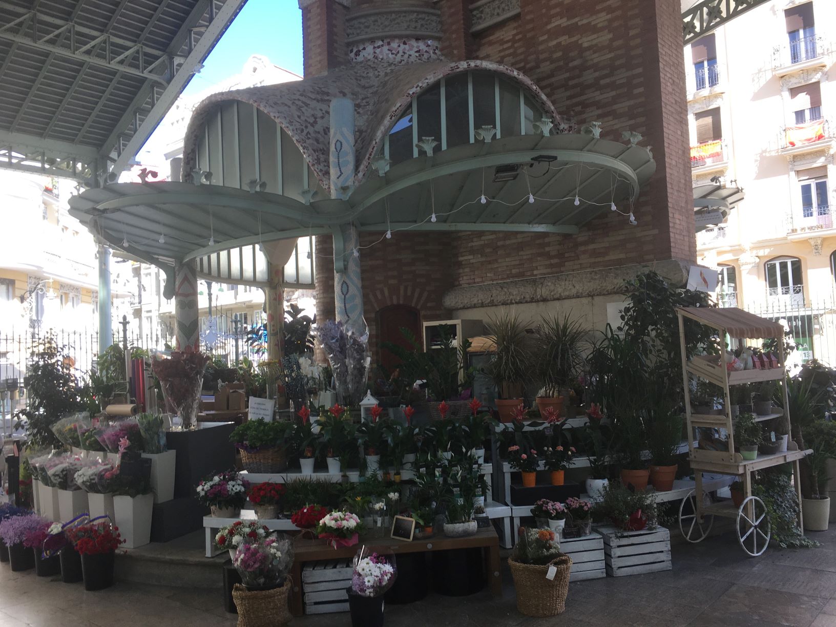 valencia - mercat mercado colon - flower kiosk